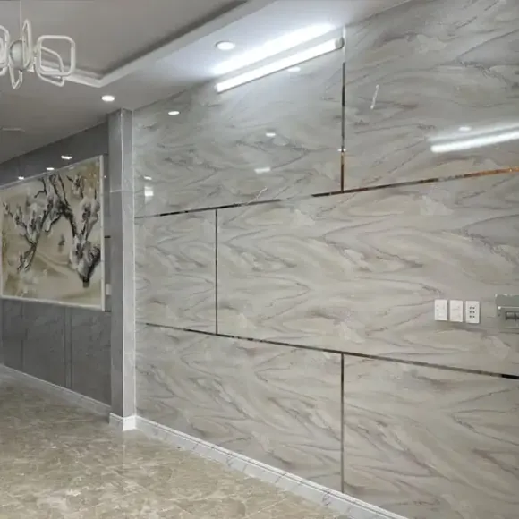 Có nên bỏ sơn tường để dùng nhựa ốp?